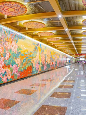 成都地铁5号线皇花园站壁画《芙蓉锦绘》